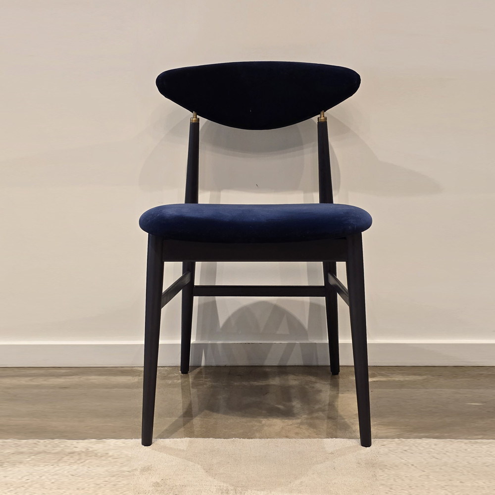 Gent Dining Chair - Gubi Velvet 420 - Black Stained Ash